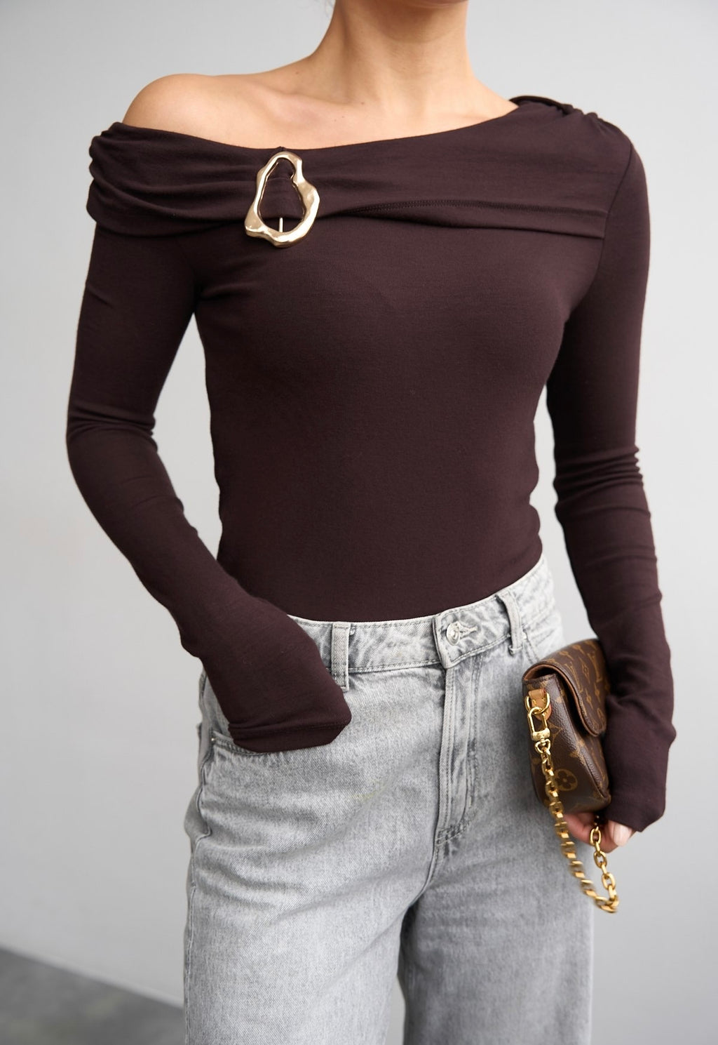 Brown off-shoulder buckled yop