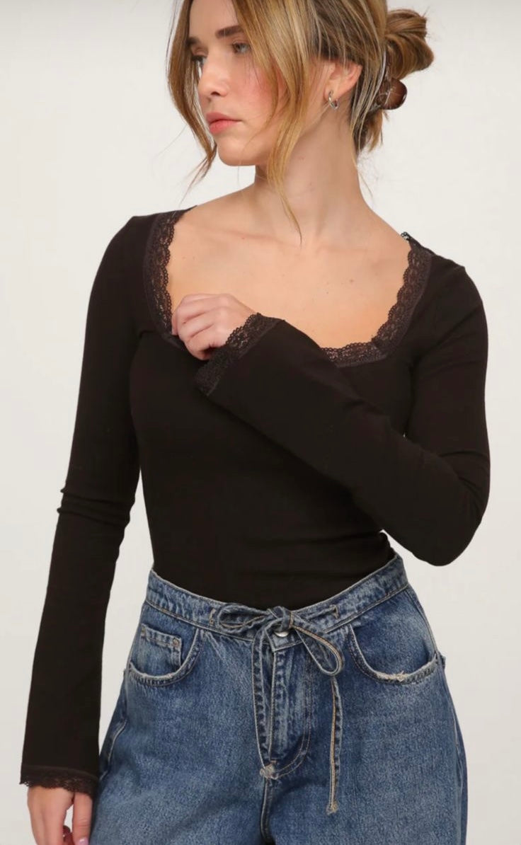 Square neck lace detailed top