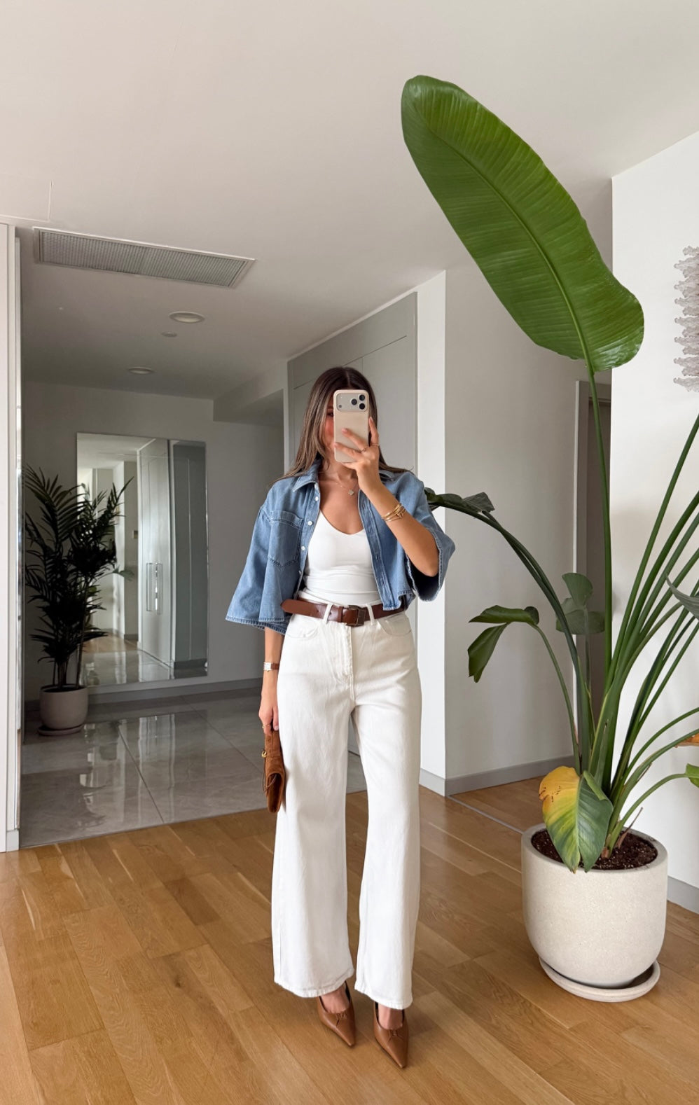 White high-waisted jeans