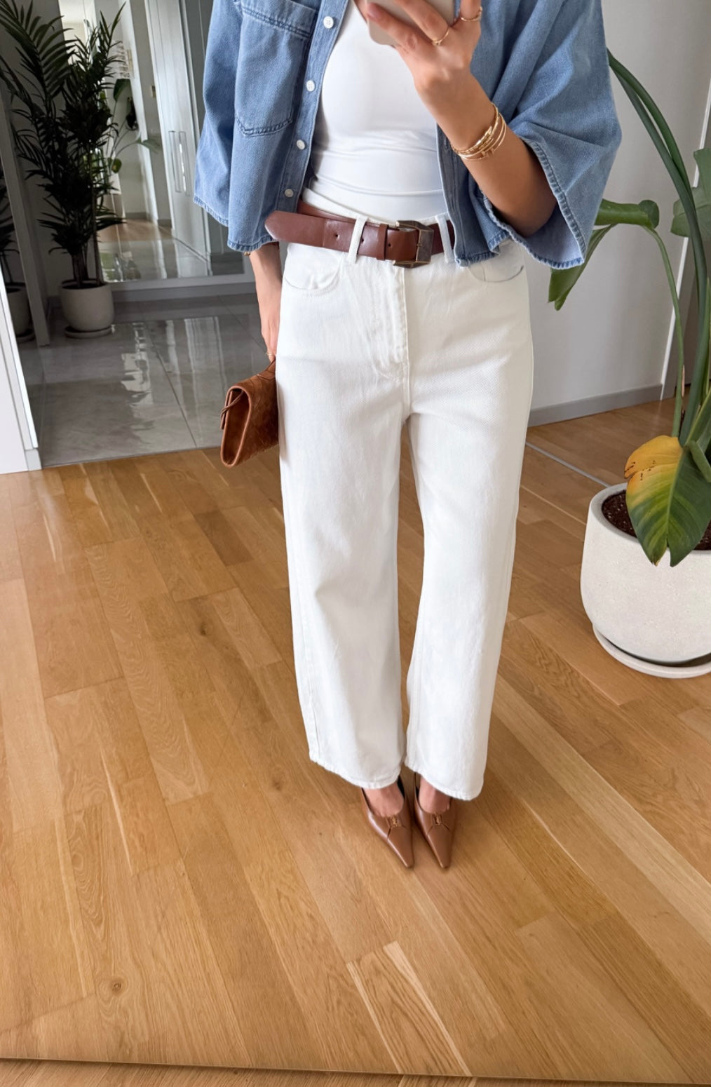 White high-waisted jeans
