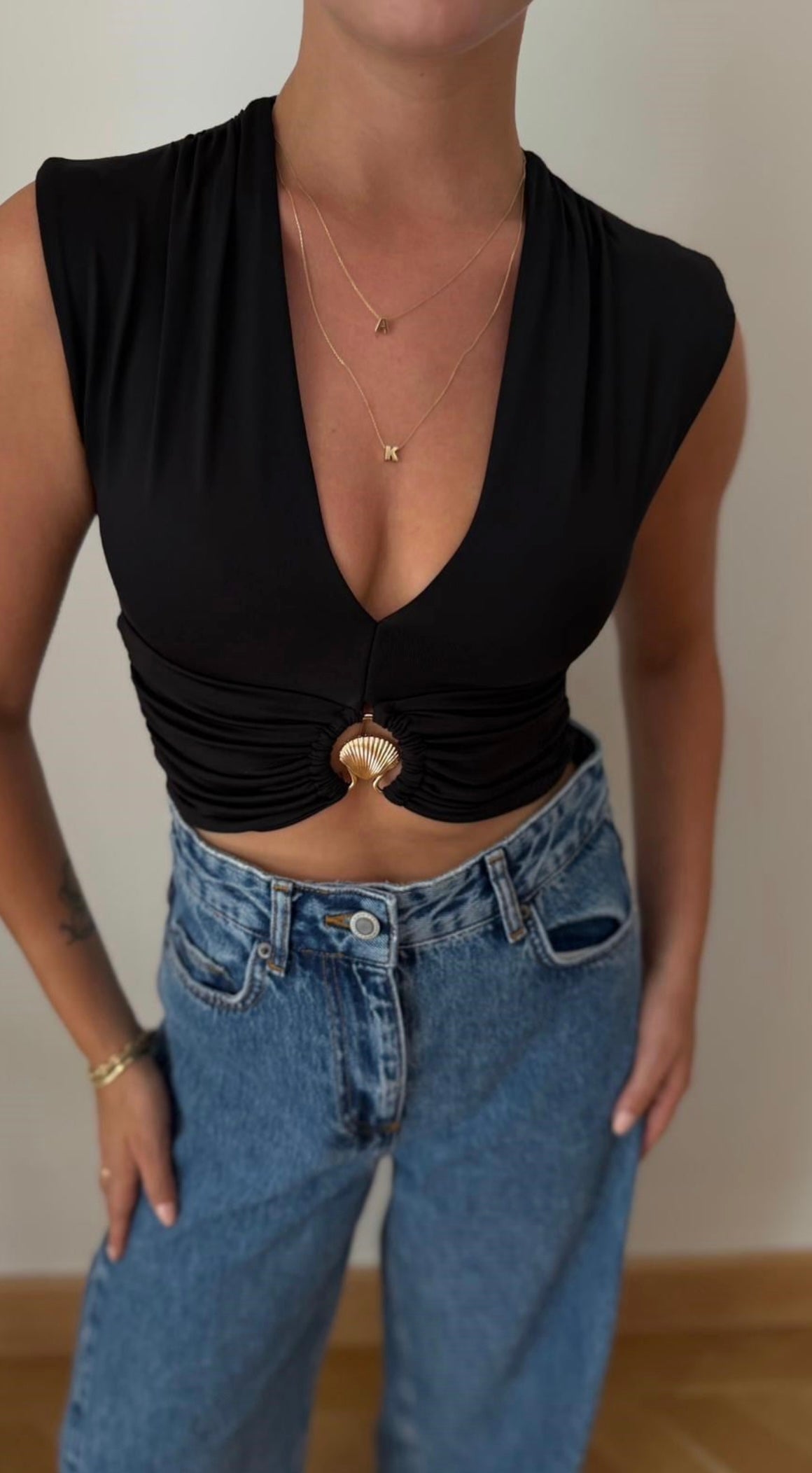 Shell Charm Crop - Black