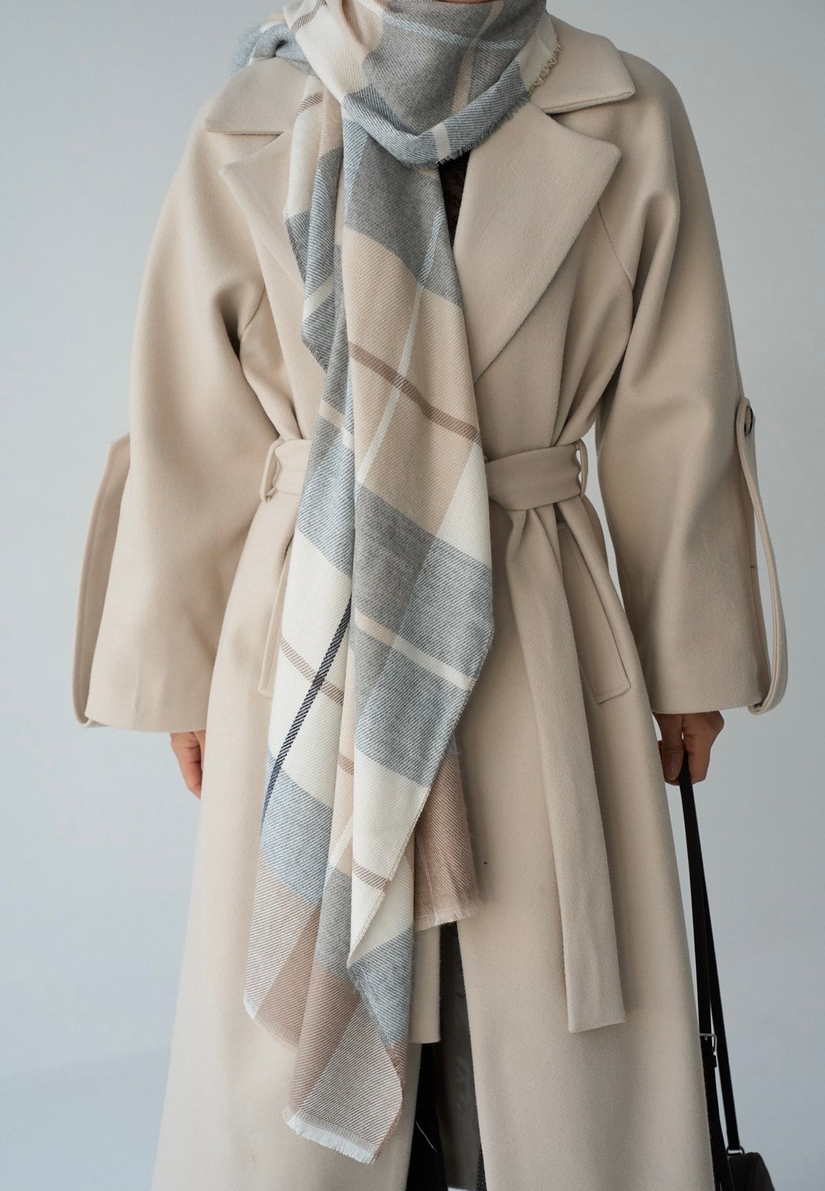 Beige and grey scarf