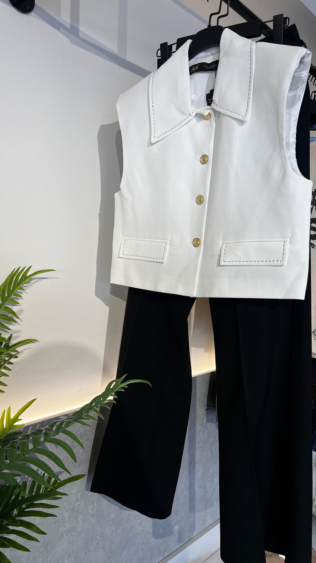 Buttoned Vest - White