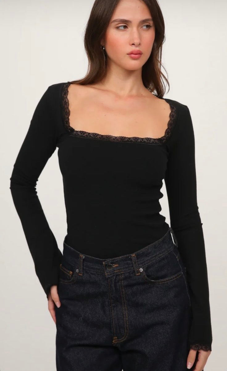 Square neck lace detailed top