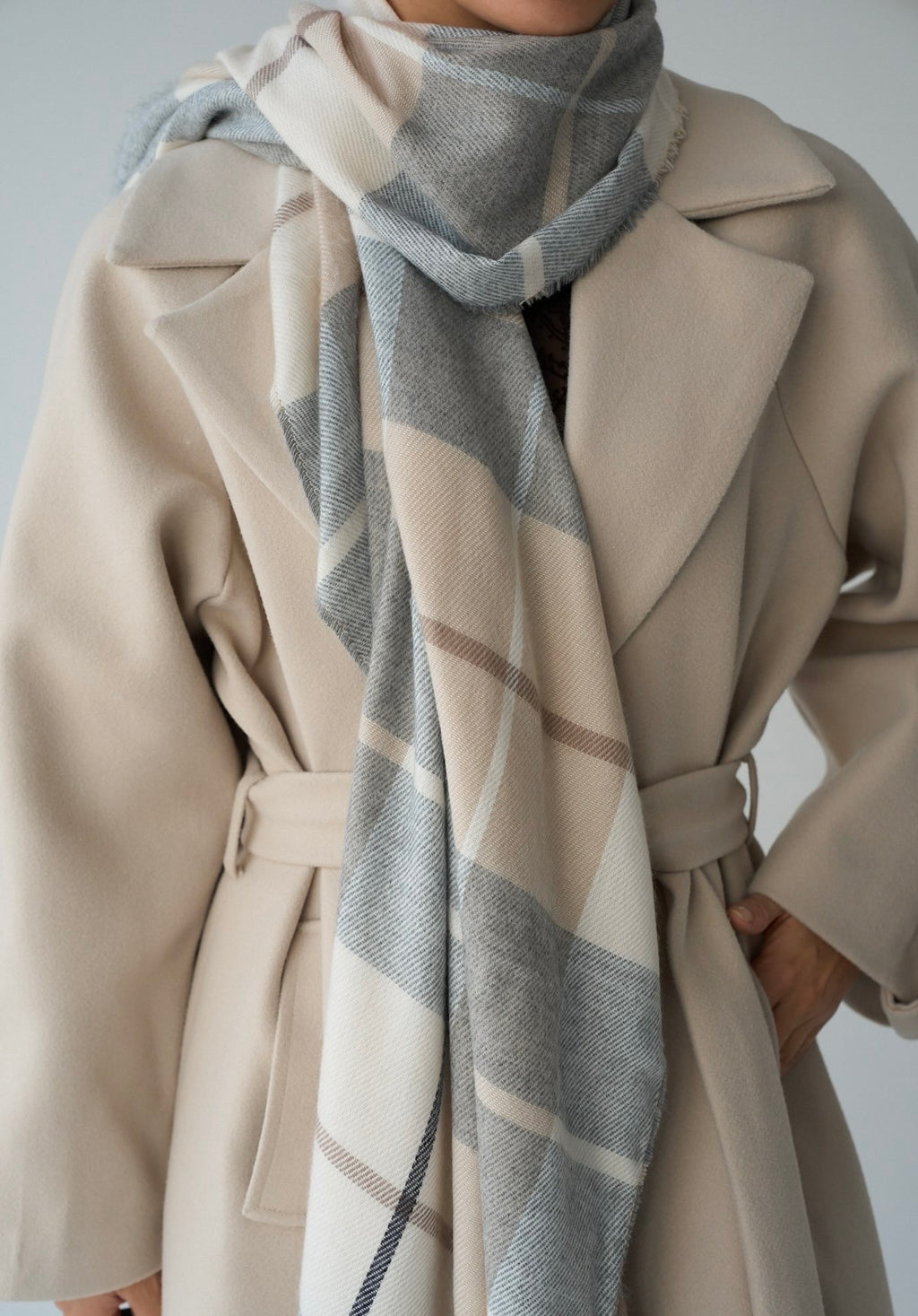 Beige and grey scarf