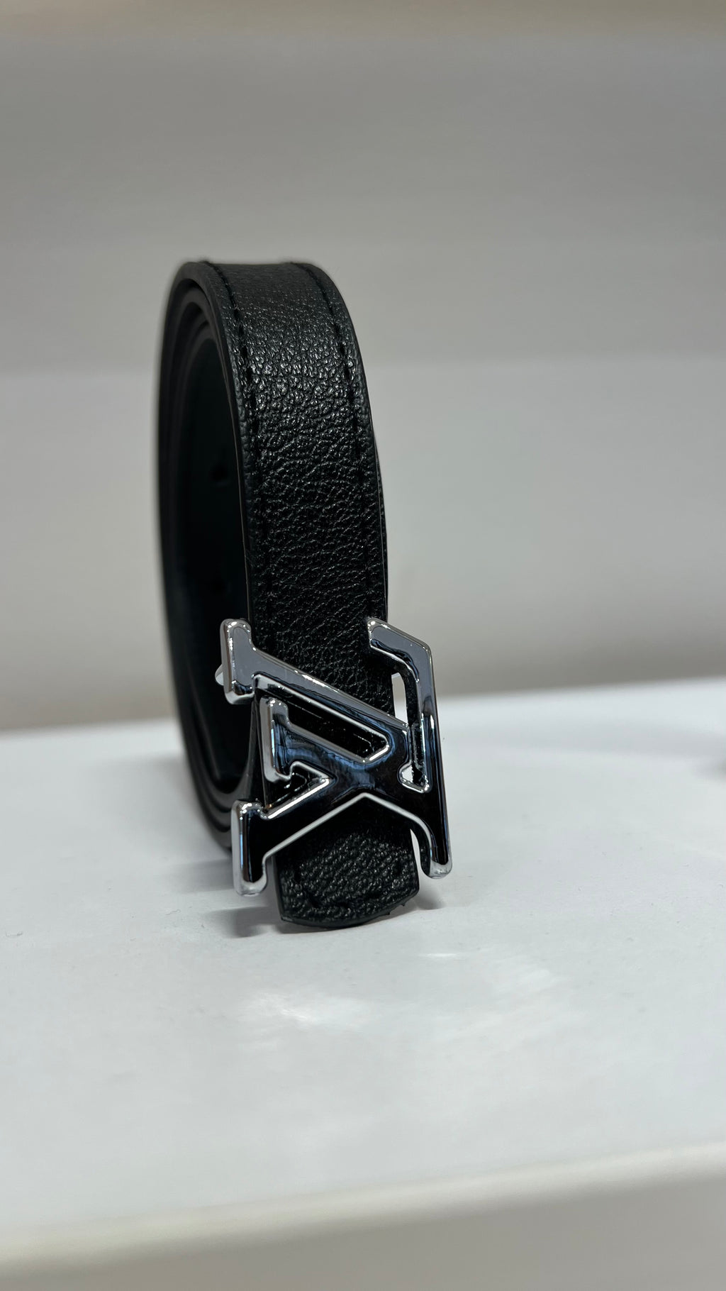 L.v belt
