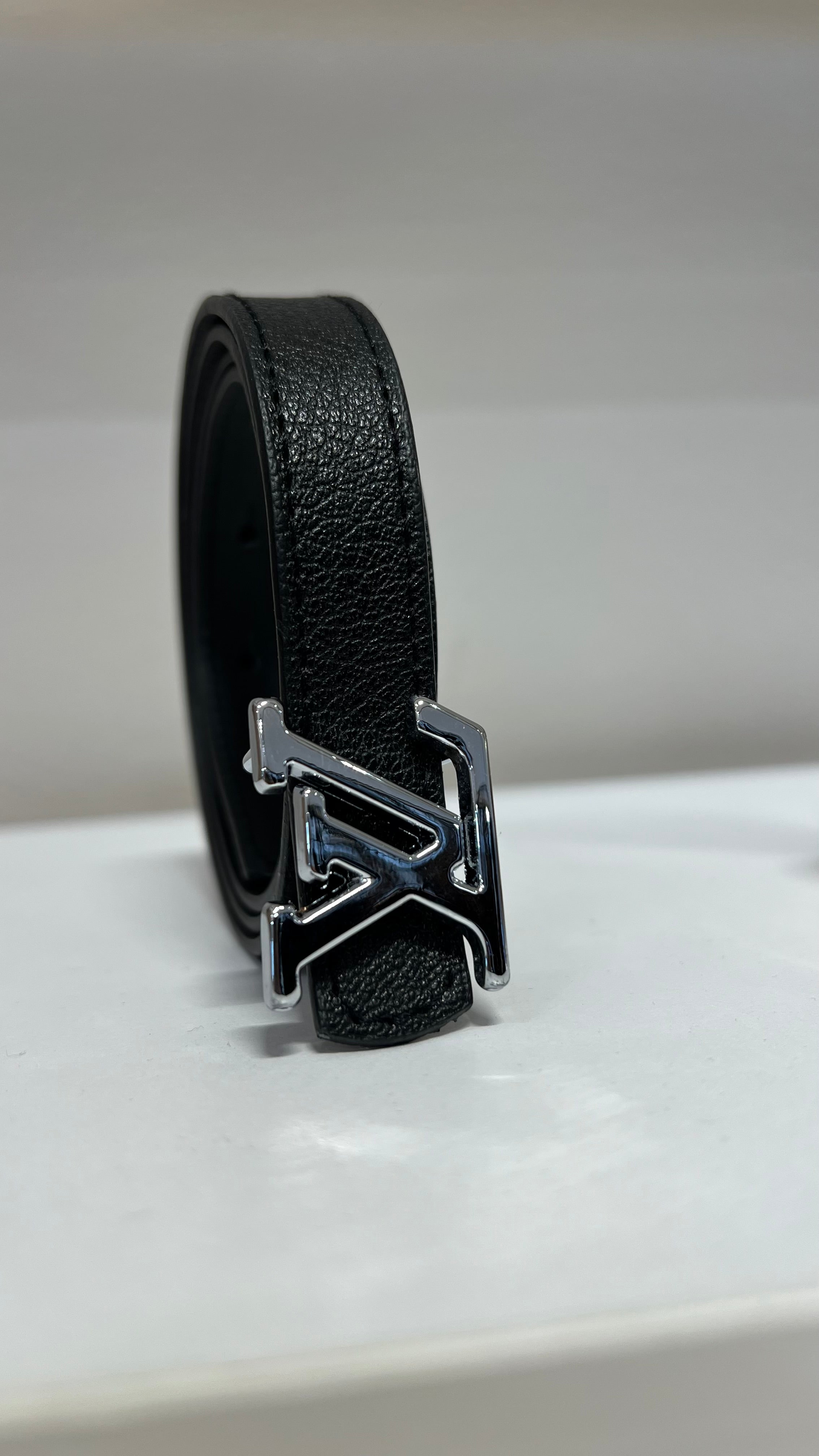 L.v belt