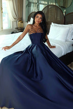Strapless dress with chest details