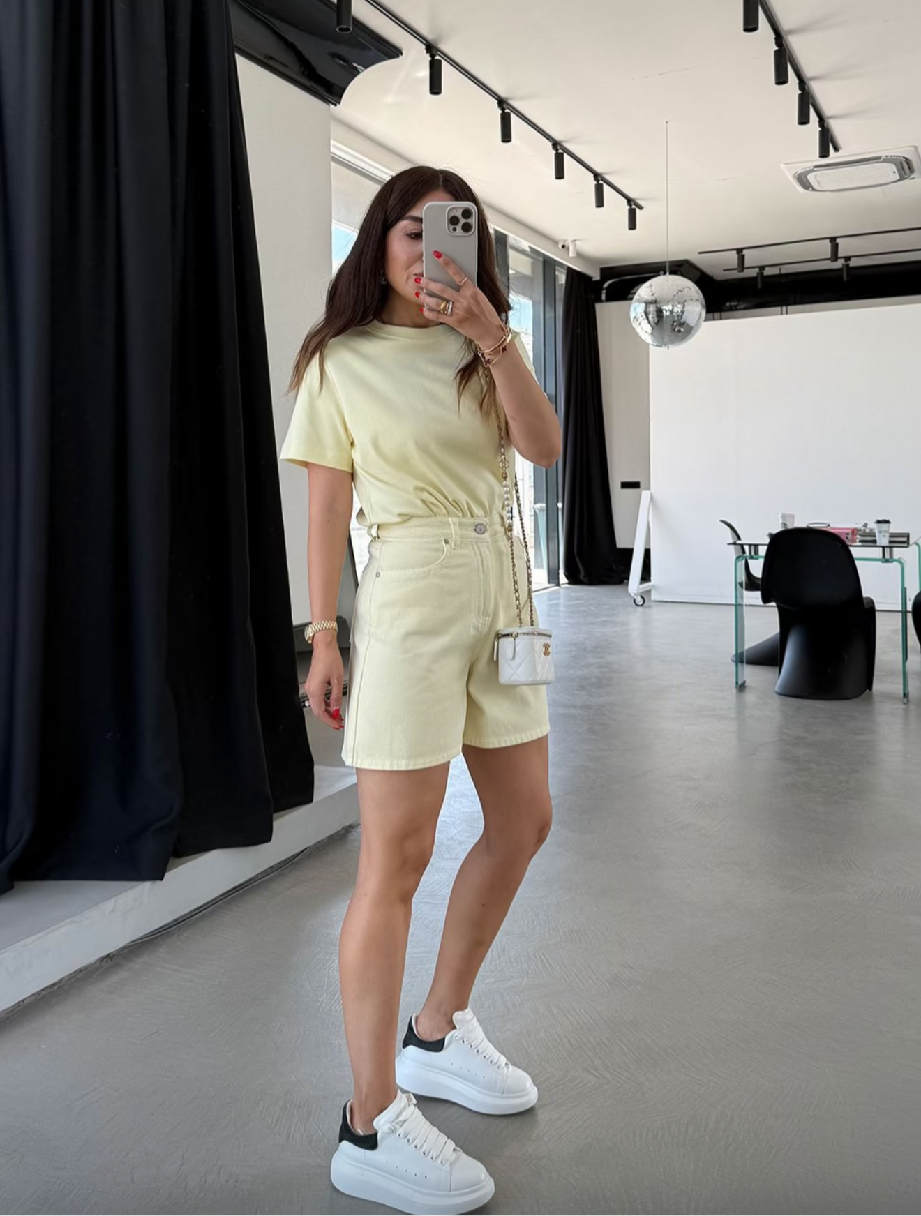 Short yellow jeans