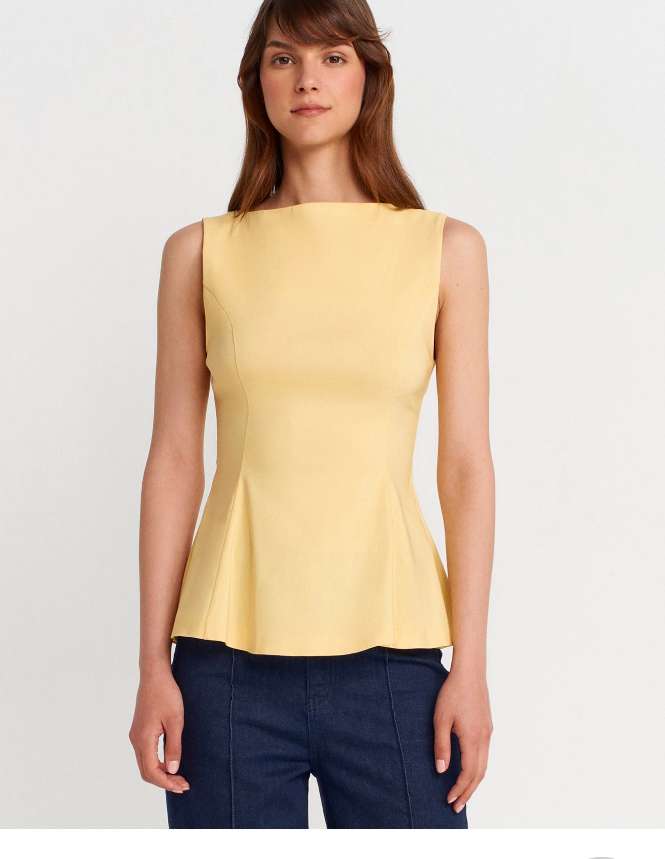 Shaped waist top