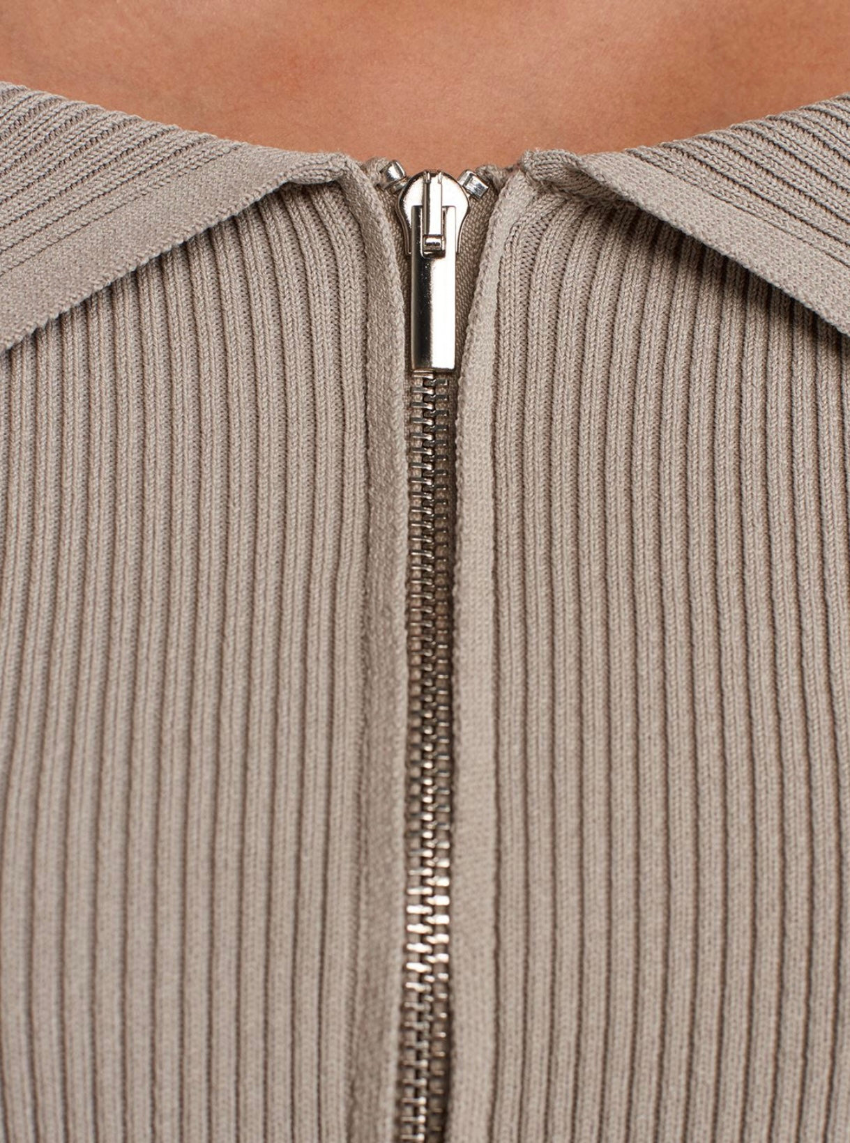 Dilvin off-shoulder Beige