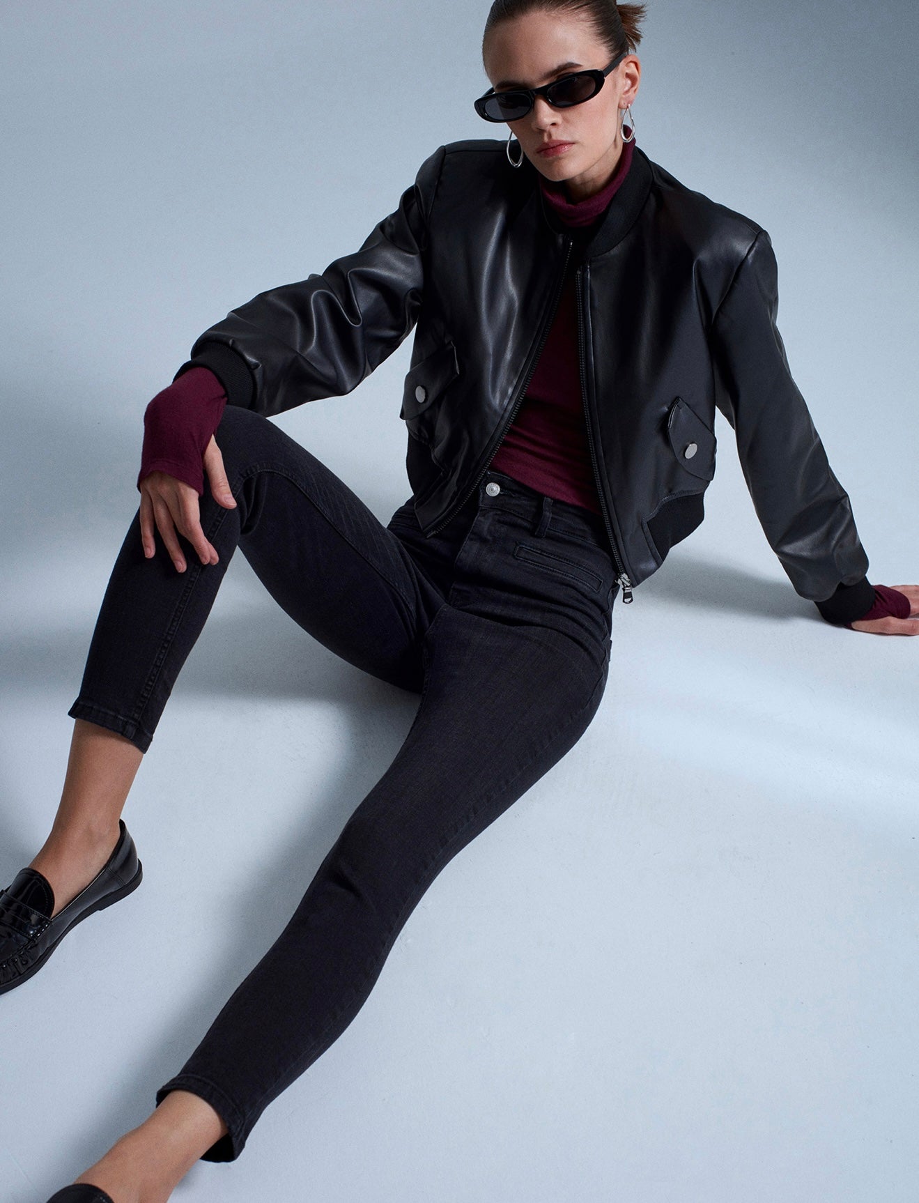 Narrow Leg Jeans - Black