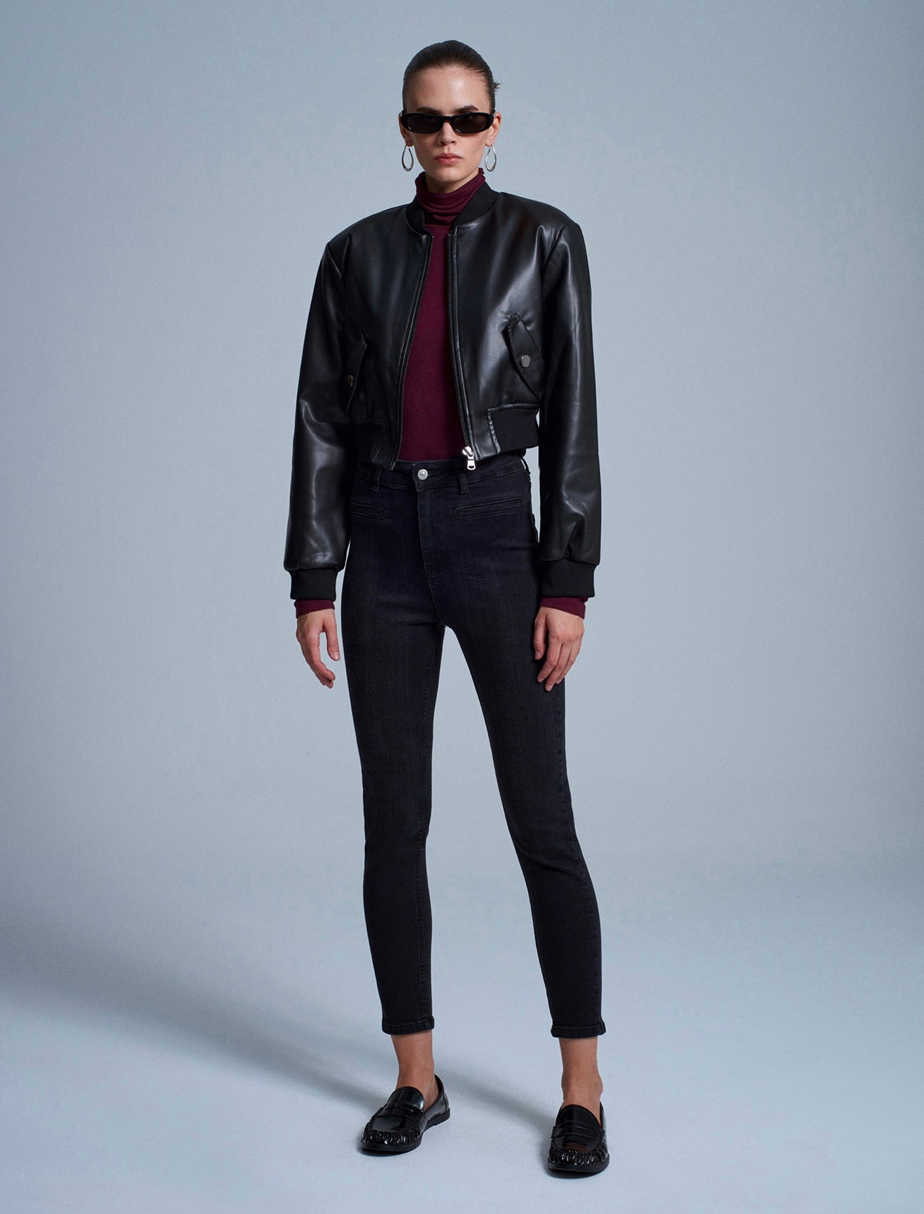 Narrow Leg Jeans - Black